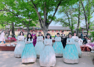 “K-팝만 있는 줄 알았죠?” 베트남 유학생, 경복궁서 한국 전통문화에 흠뻑