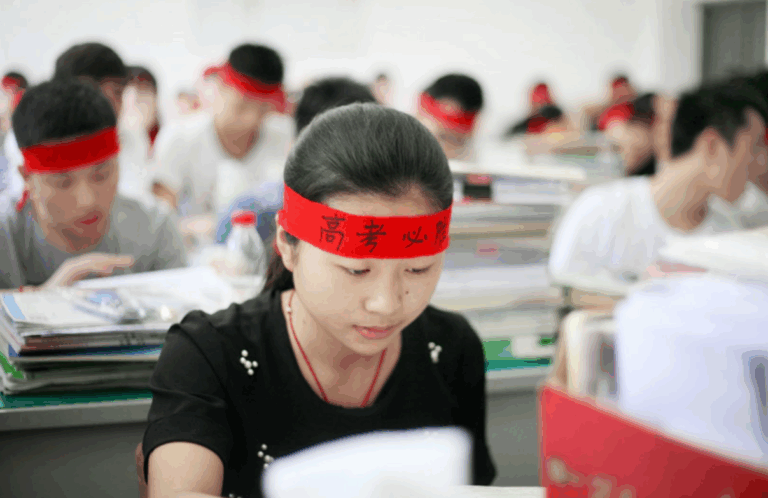가오카오 앞두고 AI 기능 중단한 중국…치열한 대학입시와 기술의 딜레마