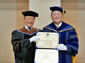 윤윤수 미스토홀딩스 회장, 한국외대 명예 경영학박사 수여