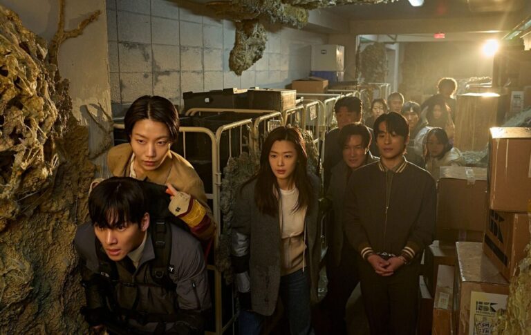 「군체」, 좀비처럼 보였지만 좀비는 아니었던 감염의 공포